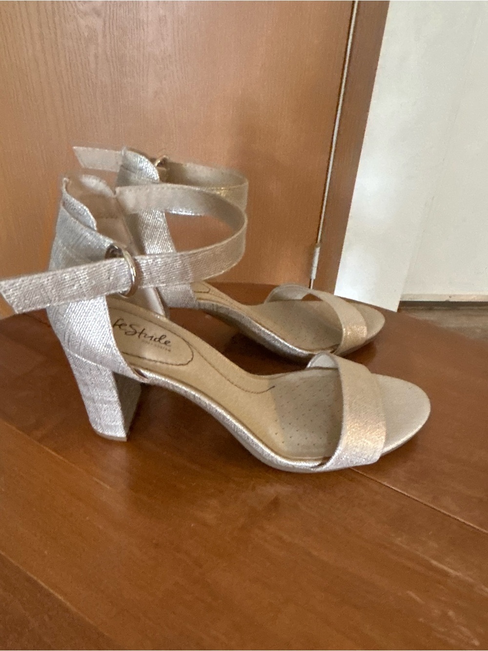 NEW Lifestride Heeled metallic silvery gold Size 11